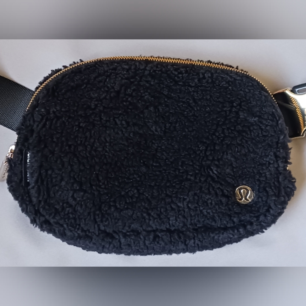 EUC Lululemon Waist Bag